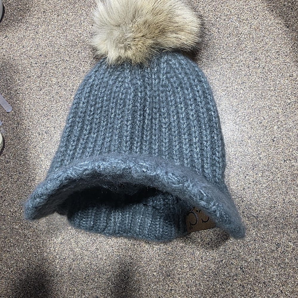 Cozy Gray Knit Beanie with Pom Pom Never Worn, Tag Wripped Off